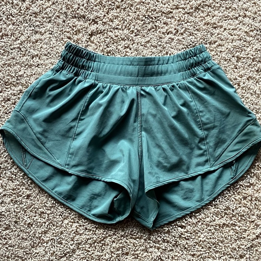 Lululemon Hotty Hot Low-Rise Lined Short 2.5"